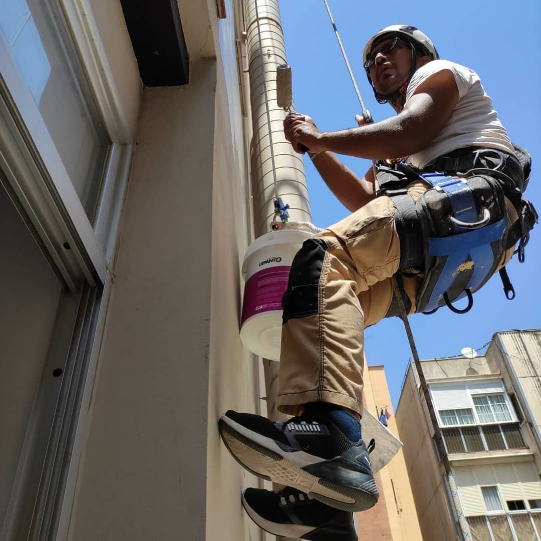 Expertos en trabajos verticales en Madrid - Tejados Halcón