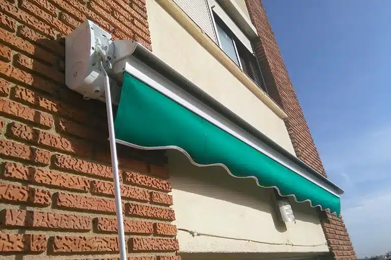 Trabajos verticales - Instalación de toldos en altura