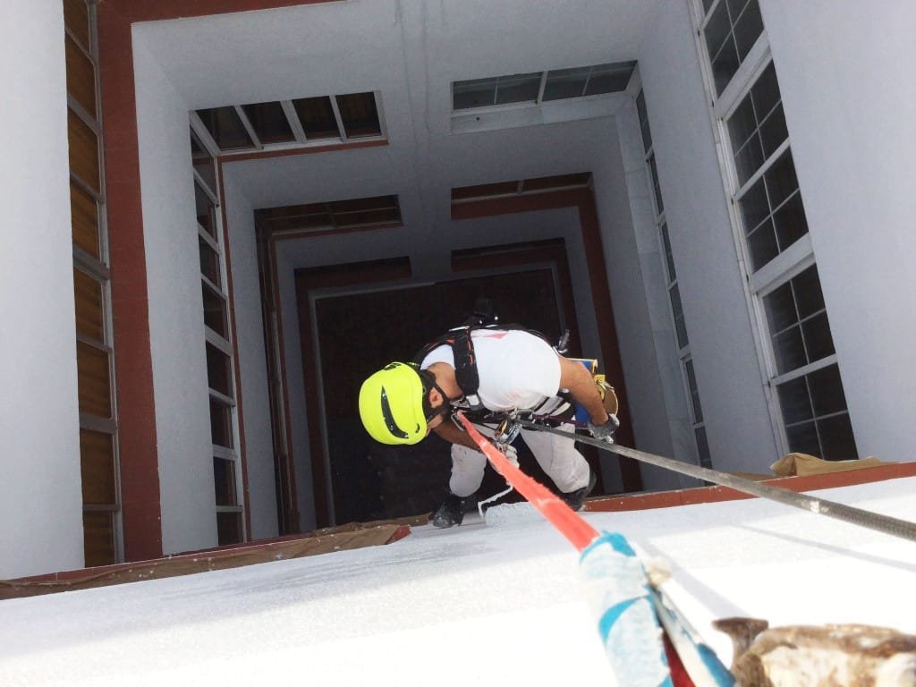 Trabajos verticales en Madrid - Patios interiores inaccesibles